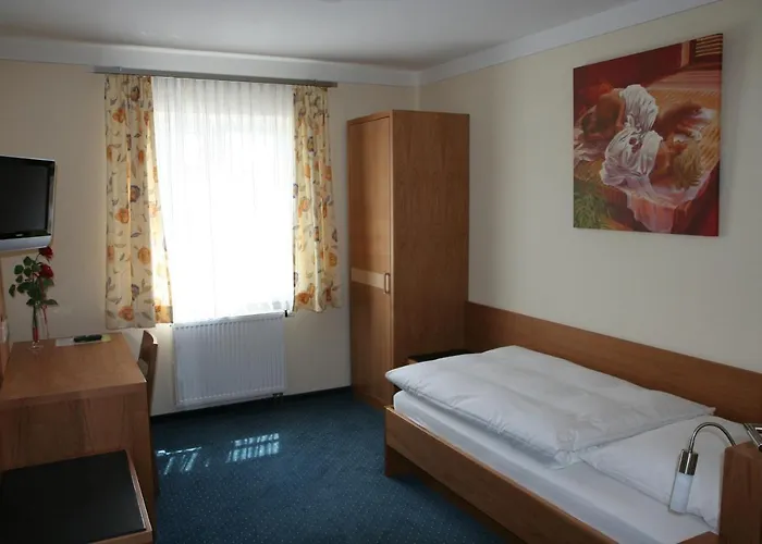 Schlosswirt Etting מלון 3*